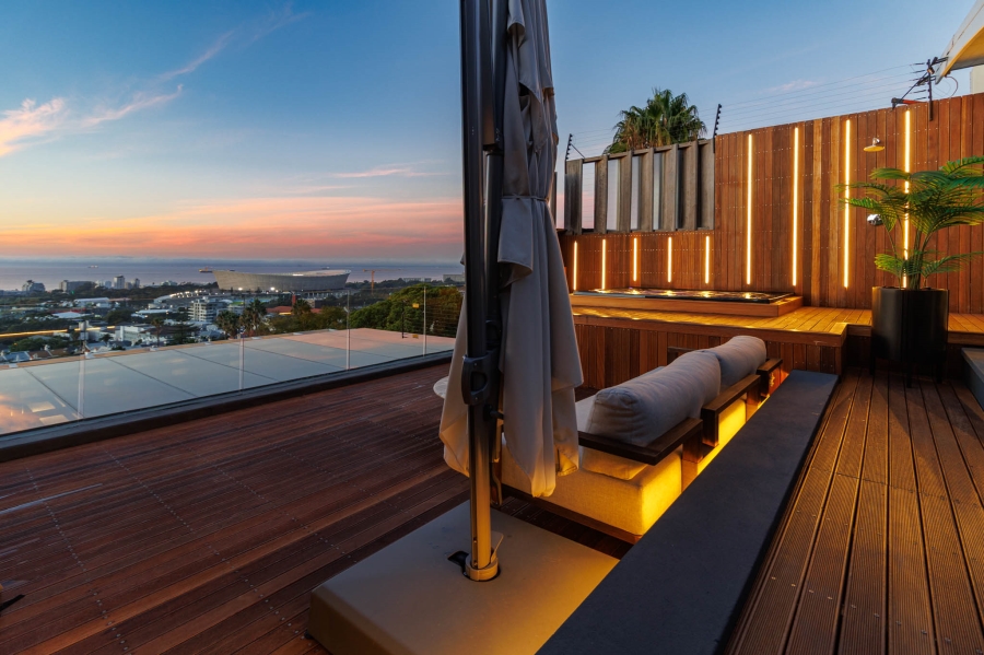4 Bedroom Property for Sale in Green Point Western Cape